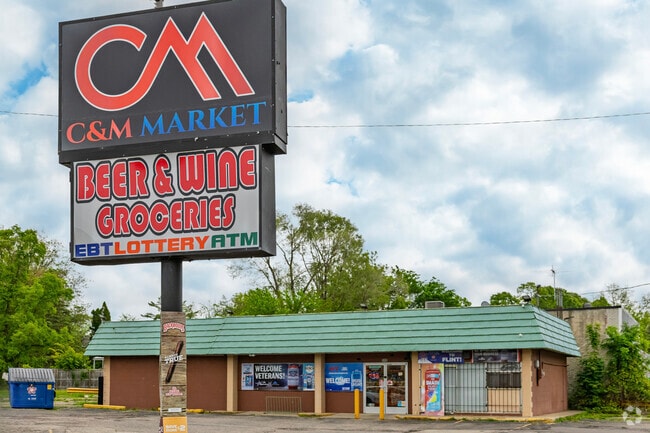 C&M Market is a compact convenience store located at the heart of Circle Drive.