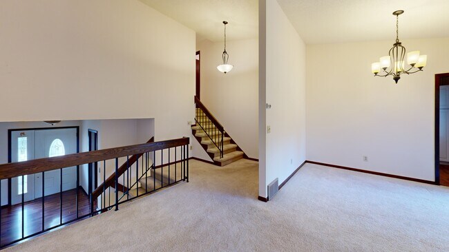 9146 Neill Lake Rd, Eden Prairie, MN 55347 - photo 2