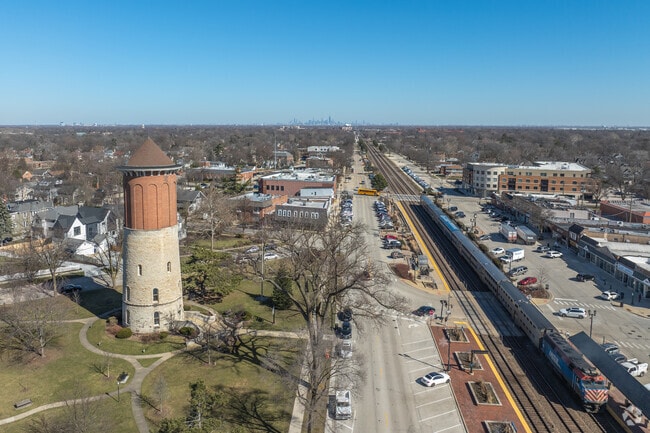 Ridgewood residents can hop on the local Metra for quick access to Downtown Chicago.