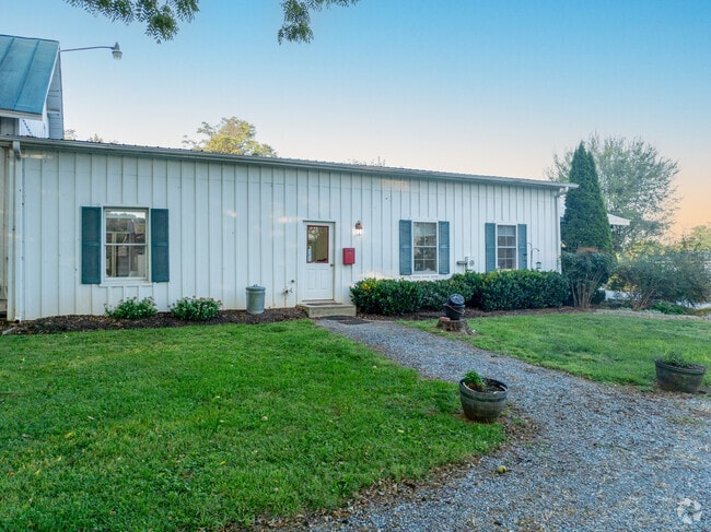 Village Montessori Bluemont