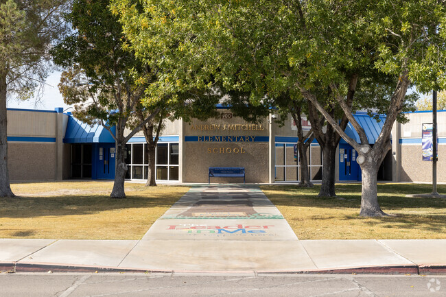Andrew Mitchell Elementary School has a student to teacher ratio of 11 to 1.