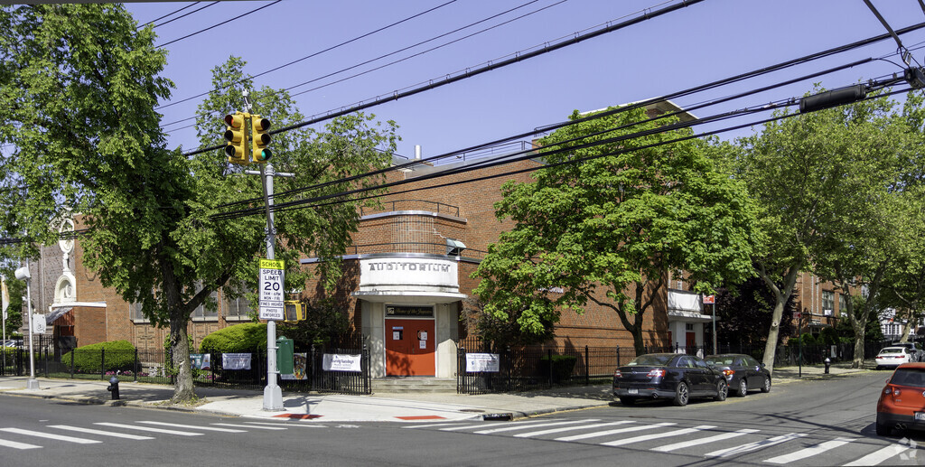 St Claire School has been serving the Morris Park area of the Bronx since 1951.