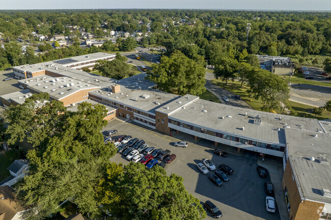 Wantagh Middle School  has 662 students in grades 6-8 with a student-teacher ratio of 11 to 1.
