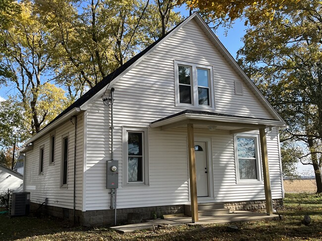 14044 Strawn Rd, Maroa, IL 61756 - photo 2