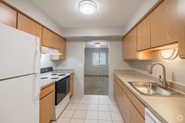 WOODHUES APARTMENTS - Ideal Farmington Hills Location!, Farmington Hills, MI 48334 - photo 7