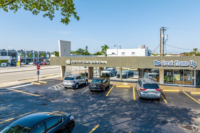 Shopping centers in Hollywood Hills have everything you need to complete a day of errands.