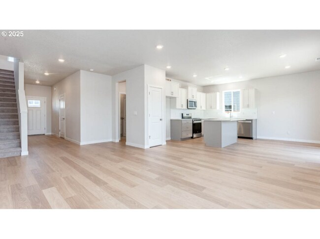 9212 SE Azalea St, Happy Valley, OR 97086 - photo 4