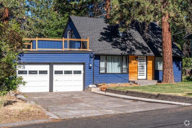 Colorful homes decorate the tree lines streets of Bend's Orchard District.