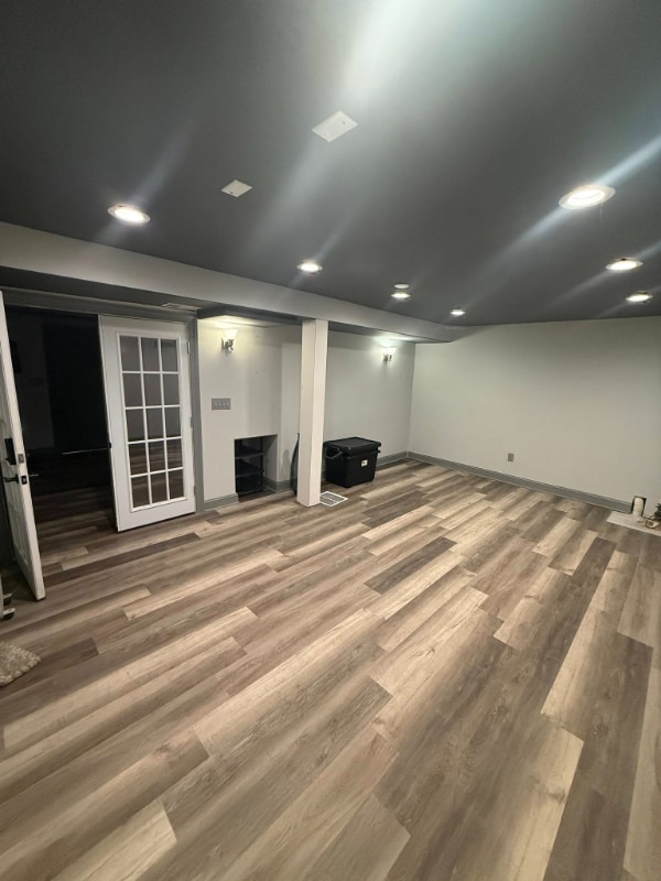 16 Stream Bank Dr, Freehold, NJ 07728