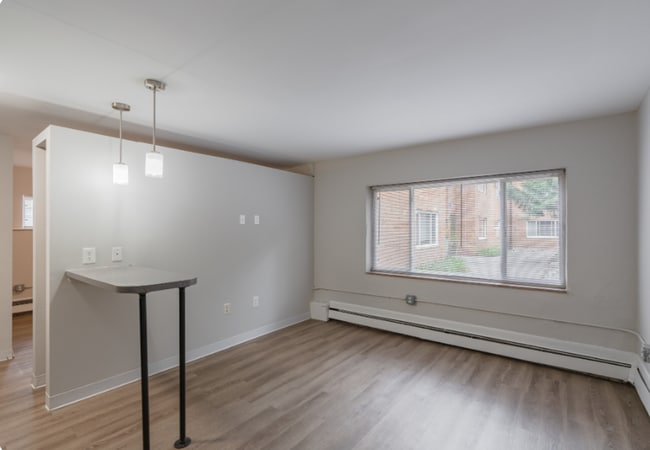 Walnut Manor Apartments, Royal Oak, MI 48073 - photo 3