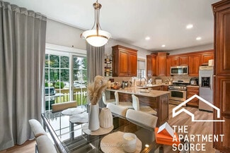 148 Kimball St, Elgin, IL 60120