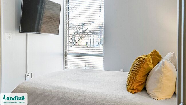 335 W 9th St unit 224, Indianapolis, IN 46202 - photo 5