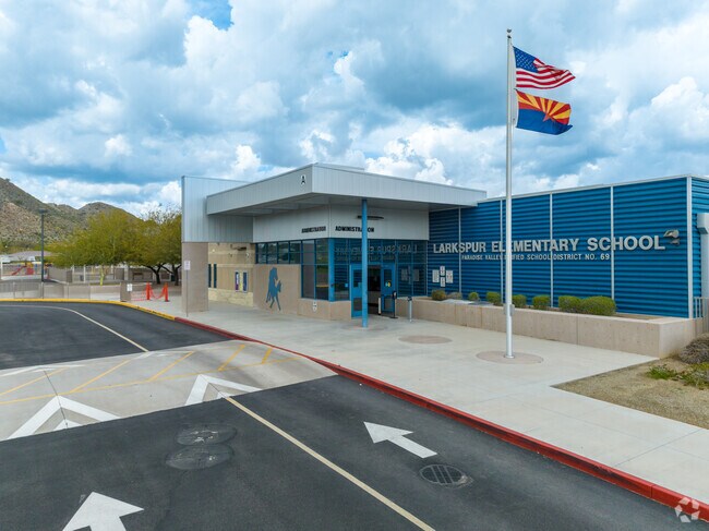 Larkspur Elementary serves the students of Paradise Valley.