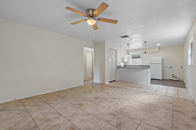 15718 Morgan St unit B, Clearwater, FL 33760 - photo 3