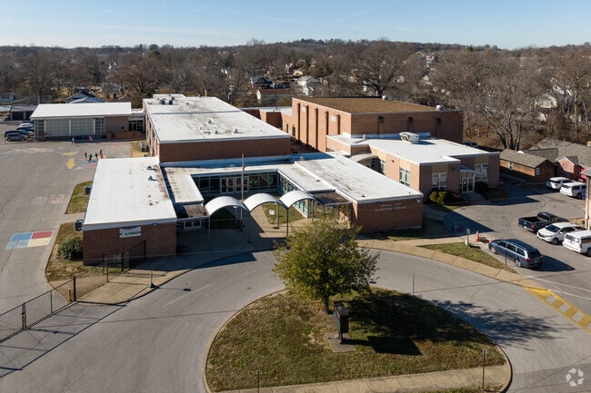 Crystal City Elementary School welcomes students from kindergarten to 5th grade.