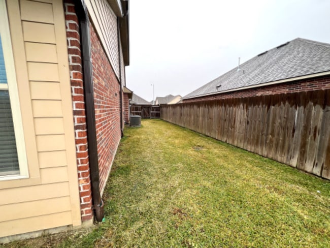 524 Cautillion Dr, Youngsville, LA 70592 - photo 2