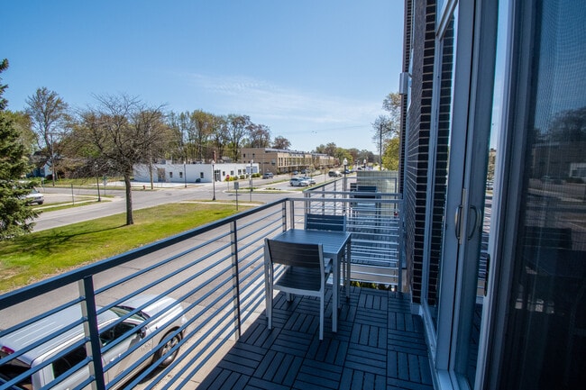 Live Well Apartments - Fully Furnished Units, Royal Oak, MI 48067 - photo 7