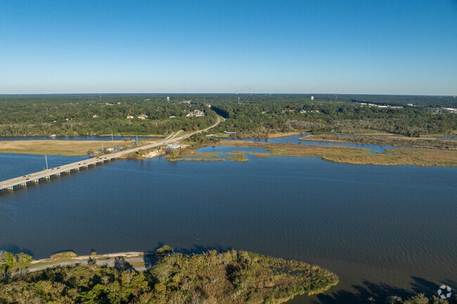 Daphne and Plantation Hills are lush, vibrant areas along the Eastern Shore of Mobile Bay.