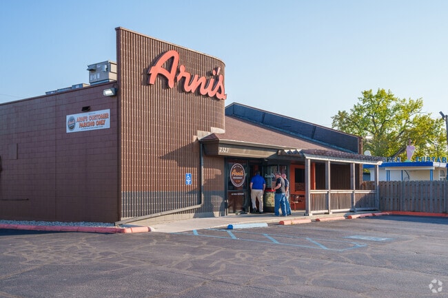 Take your friends to Arni's Columbian Park near South Oakland for the best pizza.