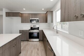 9176 W White Jasmine Ct, Nampa, ID 83687