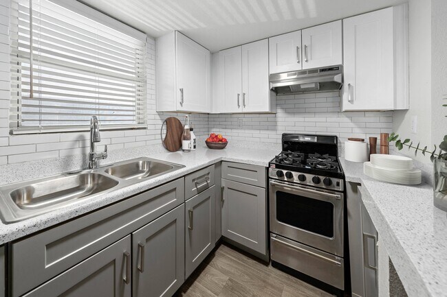 Crosstown Phoenix, Phoenix, AZ 85015 - photo 6