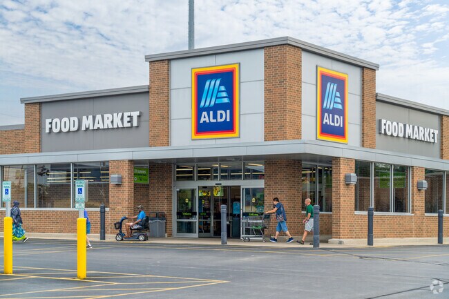 Marquette Park residents shop for groceries at their local Aldi in Green Bay, WI.