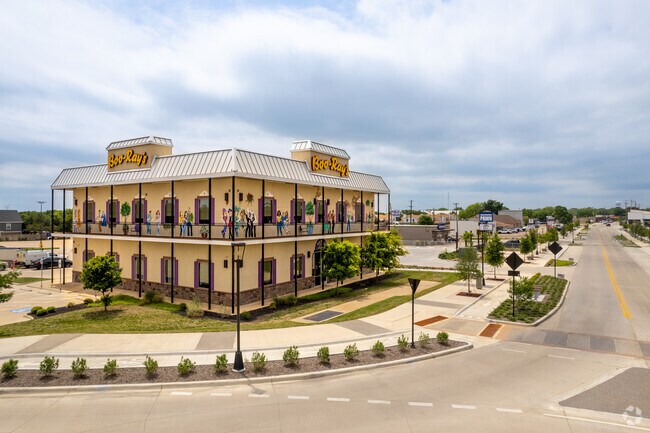 Boo-Ray’s Restaurant serves Cajun specialties in Crowley’s dining scene.