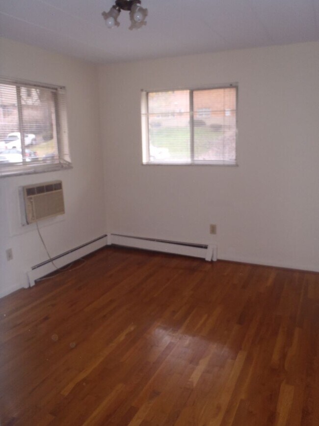539 Lowell Ave unit 539-02, Cincinnati, OH 45220 - photo 2