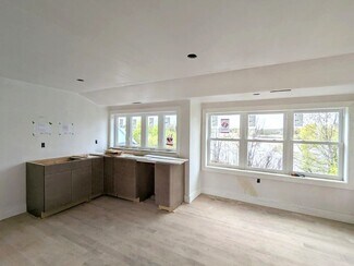 105 Shore Dr, Somerville, MA 02145