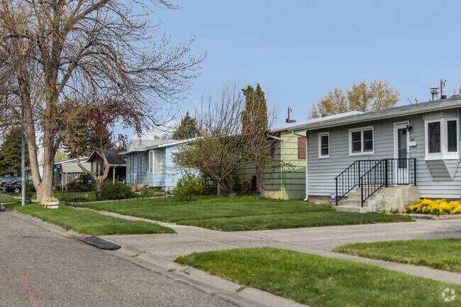 Ranch style homes with green front yards are common in West End.