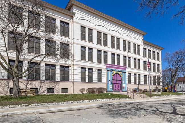 Clarke Street Elementary School is a well-rated elementary school in Milwaukee.