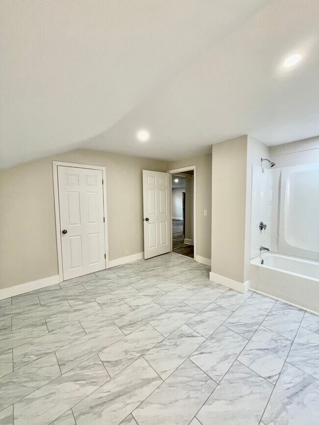 16 Crompton St unit 1, Worcester, MA 01610 - photo 4