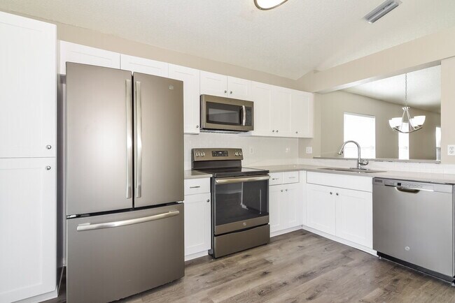 22649 St Thomas Cir, Lutz, FL 33549 - photo 5