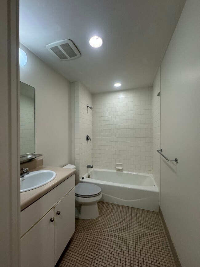 160 E Berkeley St unit 308, Boston, MA 02118 - photo 6