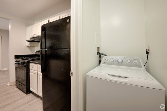 2BR,2BA - 954 SF - In-Unit Laundry