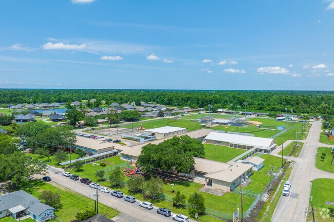 Broadmoor Elementary is surrounded by residential areas of Bayou Cane and provides ease of acces for many families.
