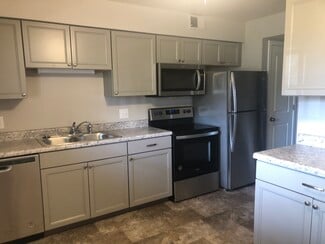 1108 S 4th St, Ames, IA 50010