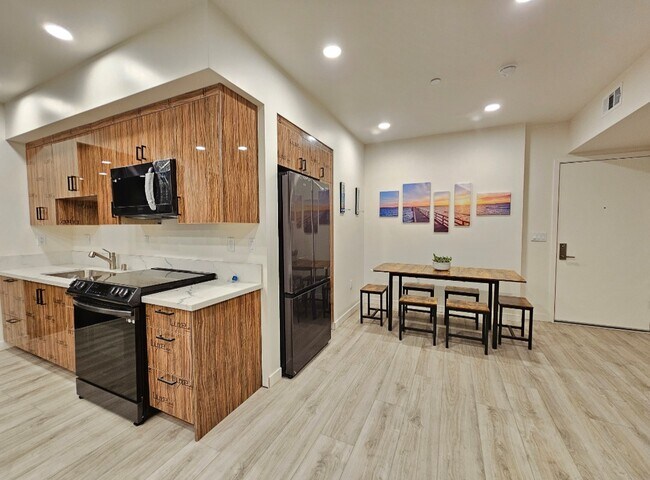 The Coronado, Los Angeles, CA 90026 - photo 2