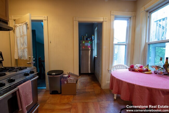 142 Calumet St unit 4, Boston, MA 02120 - photo 6