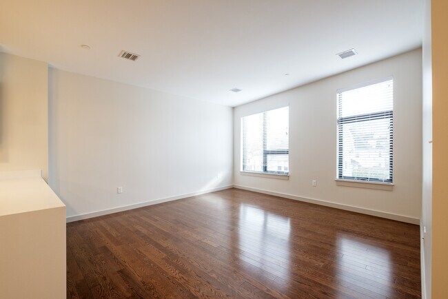 496 Harvard St unit 4, Brookline, MA 02446 - photo 6