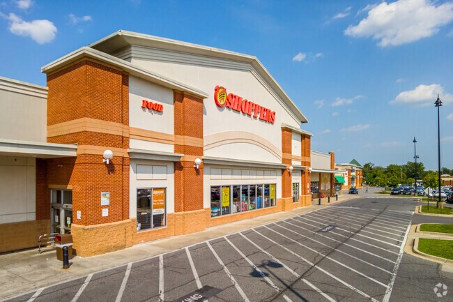 Center at Laurel shopping plaza is a local favorite for casual eateries and Shoppers Food grocery store, located in the heart of South Laurel.