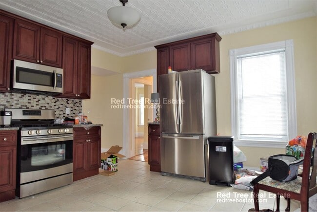 39 Watts St, Malden, MA 02148 - photo 4