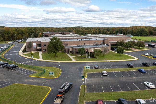 Pemberton Township High School in Pemberton Township has a student-teacher ratio of 13-1.