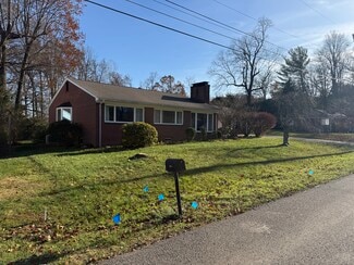 1011 Woodland Dr, Bridgeport, WV 26330