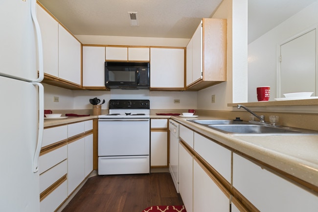 Tree Top Ridge Apartments, Battle Creek, MI 49015 - photo 3