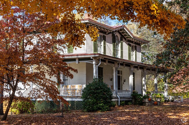 The Mabry Hazen House is on the US National Register of Historic Places.