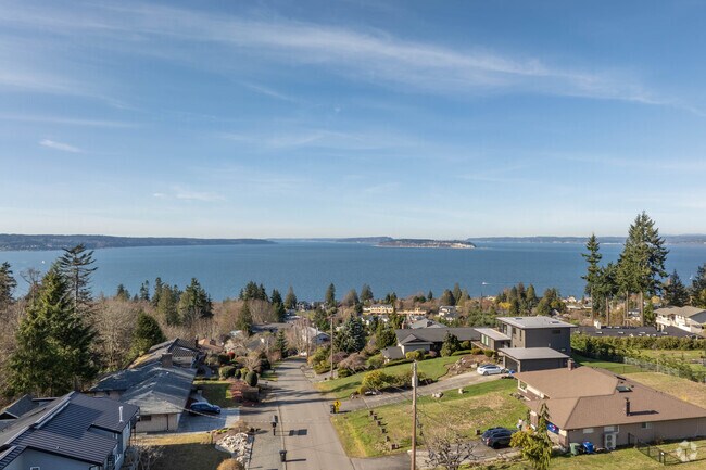 Boulevard Bluffs sits on the shores of Port Gardner Bay, and many homes boast amazing views.