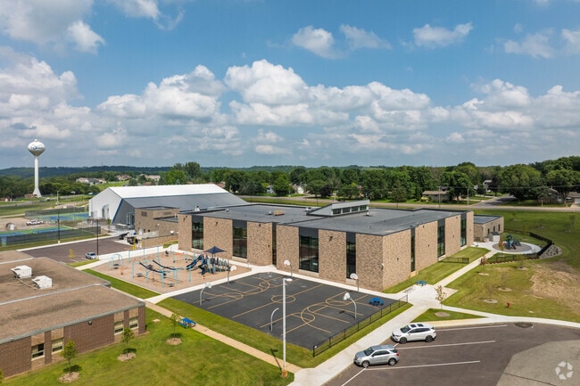 Le Sueur-Henderson Elementary School emphasizes high expectations and effective teaching strategies that prepare students for future academic success in middle and high school.