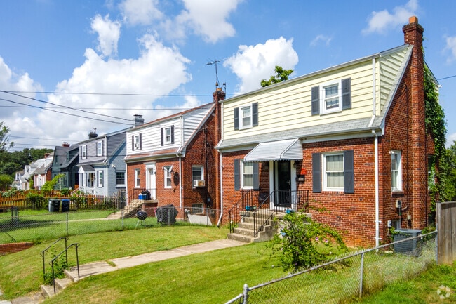 A row of brick colonial-style homes on Hanna Pl SE in Civic Betterment.
