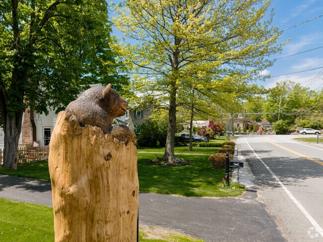 Beautiful Town Sculptures Shows Residents Craftiness
